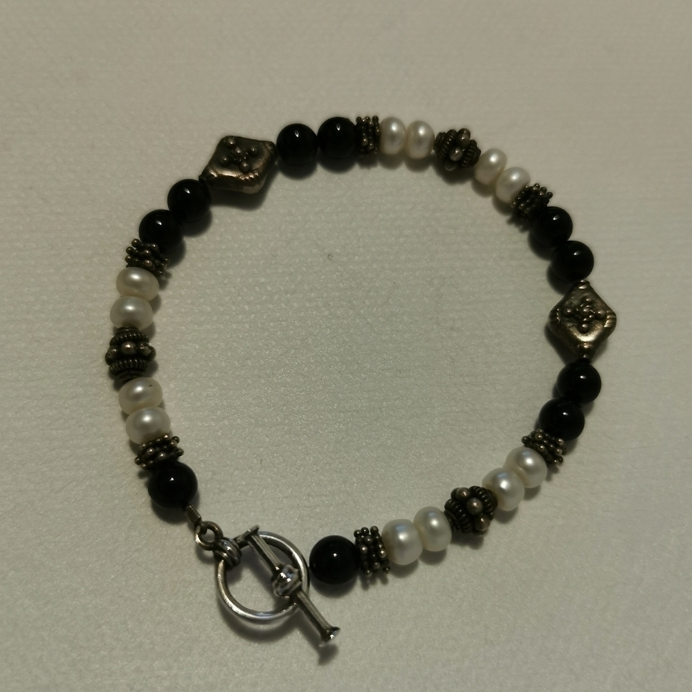 Pearl bracelet